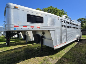 Four Horse Trailers / 2006 C&C 4 Horse Gooseneck Trailer from senesie mfg llc Four Horse Trailers / 2006 C&C 4 Horse Gooseneck Trailer - senesie mfg llc - United States