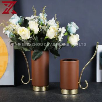 Modern Luxury Gold Base Vase Home Decorations Brown Leather Cylinder Planter Pot for Restaurant Table Flower Vase - Hebei Zhou De Artware Co., Ltd. - China