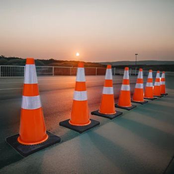 70cm Australia and USA Standard 28" PVC Traffic Cone with Interlock Base - Chengdu Rongxiang Technology Co., Ltd. - China