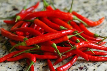 Fresh red and green chilly peppers - FRESH VILLE CO., LTD - Vietnam
