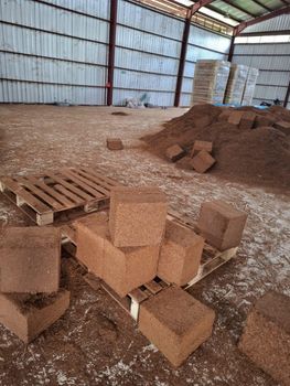 Cocopeat - PT Lucky Light Trade - Indonesia