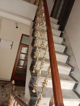 Wooden Staircase Railings, For Home Design Modern Material Wood Position Stairs Usage/Application Home Color Brown And - Asian Steel Fabricators - India
