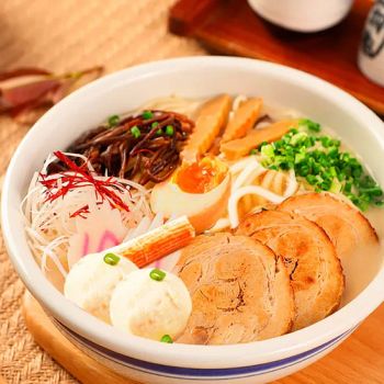 Chinese Factory OEM White Fresh Wet Udon Noodles with Dolphin Bone Fish Ball Udon Noodles Fast Noodles Shelf Life 12 Month - Ningbo DAKE Food Technology Co., Ltd. - China