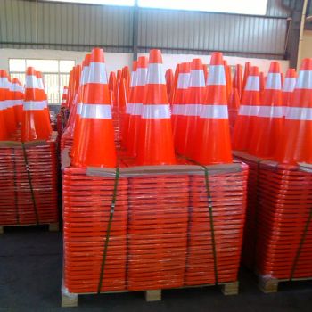 28 Inches CE Flexible Reflective Safety Equipment PVC Road Safety Traffic Road Cone - Sanmen Aroad Traffic Facility Factory - China