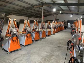 Commercial Croissant Snacks Making Bakery Machines Pizza Dough Pastry Roller Sheeter Machine Pastry Food Croissant Sheeter - Shanghai Mooha Import & Export Co., Ltd. - China
