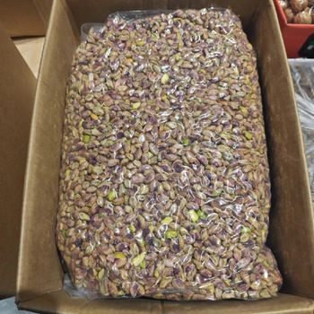 Pistachio Kernels Fresh Raw Pistachio Nuts Dry Processed Snacks - SAEBYGARD AVLSGARD A/S - Denmark