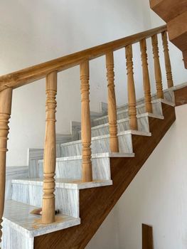 Bar Wooden Staircase Railings Usage Home Color Brwon Thickness 25mm Position Stairs Product Type Railings Safety Provides Reliable Hand Support And Prevents - Zaid Enterprises - India