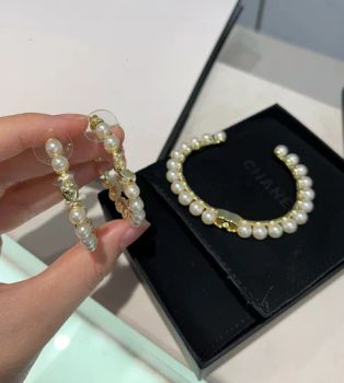 Replica Famous Brand Round Pearl Earrings - Hebei Blue Whale Import and Export Trading Co., Ltd. - China
