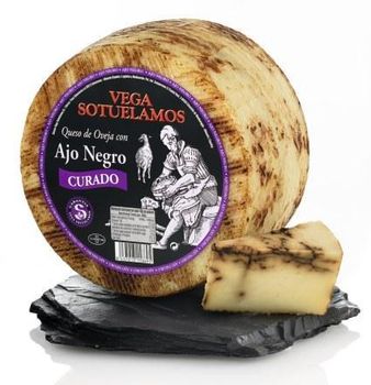 HARD SHEEP MILK CHEESE WITH BLACK GARLIC - VEGA MANCHA - SPANISH CHEESE SPECIALIST - Spain
