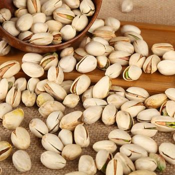 Pistachio Kernels Fresh Raw Pistachio Nuts - SAEBYGARD AVLSGARD A/S - Denmark