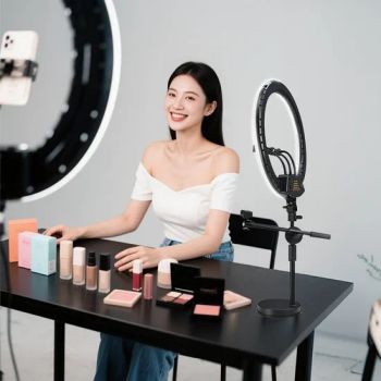 Dengwei Professional Ring Light with Phone Holder for Live Streaming - Jiangmen Qianzhao Video Equipment Co., Ltd. - China