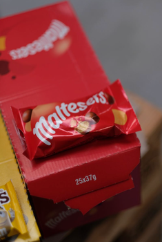 TOP RATED DELICIOUS CHOCOLATE CONFECTIONERY BRAND MALTESERS 25x37g MULTIPACK MILK CHOCOLATE COVERED WITH MALT BALLS SALE - Sosa Merchant Solutions - Austria
