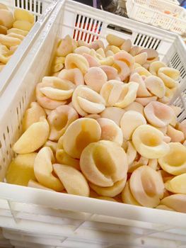 Cut Frozen Peaches Peach Half Shape half Place of Origin CHINA Cut Type Halves, 1/2 Cut Processing Type IQF FROZEN Crop Season June-september - Qingdao Weixianghengtai Imp&Exp Co.,Ltd - China