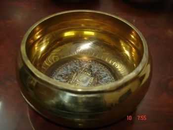 Brass Singing Bowls Material Brass Engraved Mantras Positive Mantras Therapeutic Benefit Healing Through Sound Therapy Intended Use Sound Therapy For Compassion And - Agarwal Craft Palace - India