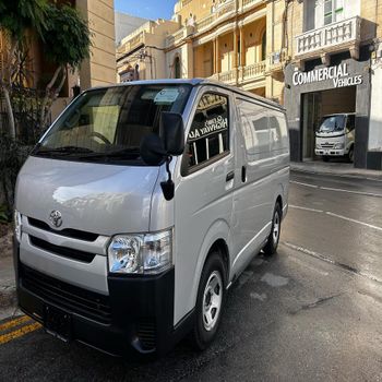 High-Performance USED 2018-2021 HIACE BUS 13 15 SEATER HIGH ROOF VAN - Smart Agri GmbH - Germany