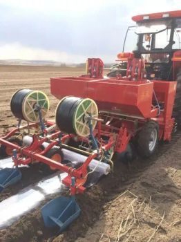 Hongzhu CE Certified 3 Point Suspension 4 Row Seeding Fertilizing Spraying Herbicides Laying Mulch Drip Tape Adjustable Planting Depth Tractor Potato Planter - Qingdao Hong Zhu Agricultural Machinery Co., Ltd - China