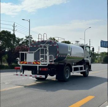 Foton 15, 000L Water Tank Water Transport Truck for Landscaping Irrigation and Water Spraying - Hubei Dongmao Special Purpose Vehicle Co., Ltd - China