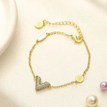 Hot-Selling Full Diamond V Letter Chain Bracelet Never Fade Stainless Steel Cool Charm Bracelet - Putian Chengqiu Hui Trading Co., Ltd. - China
