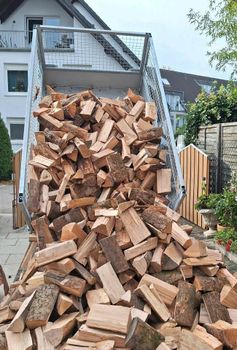 25cm Firewood – Hardwood Mix (Oak Hornbeam Beech Ash Maple) Optimal heat and efficient combustion for fireplaces - RJS TRADING LIMITED - United Kingdom