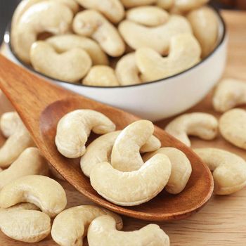 Cashew Nuts W 320 / Cashew Nuts W210, W 320, W240, LP, WS, W450, LBW, SW320, SW, WB, SS - AGRONOVA - United States