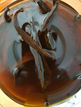 vanilla extract liquid (alcoholic) Flavor vanilla Packaging tins, bottles, jerrycans Ingredients vanilla beans, ethanol Packaging Material Food-grade Bottles - kilembe vanilla exporters Ltd - Uganda