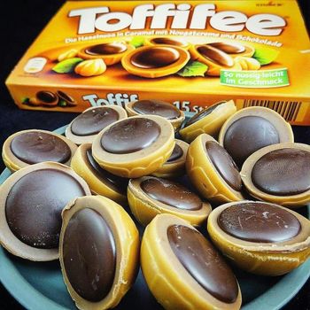 Buy Delicious Toffifee Chocolate With Creamy Caramel Whole Hazelnut Smooth Nougat And Fine Chocolate - PLANETE COMMERCE - France