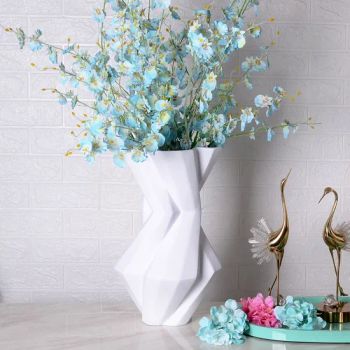 Modern Home Decor Accents Resin Black and White Table Vase Style Luxury Color Painting Model NO. CR157 Usage Decoration HS Code - SHANGLI LIGHTING CRAFTS CO.,LTD - China