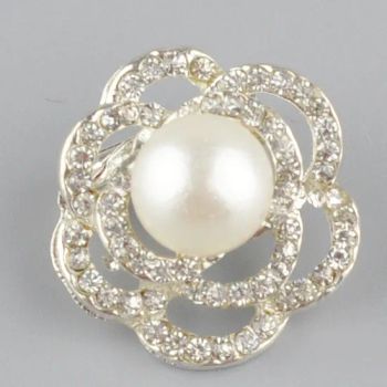 Beautiful Fashion Brooches with Crystals Rhinestones Pearls for Wedding Dress Accessories - Marigold Garment Accessories Co., Ltd. - China