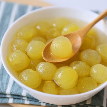 Leasonfood wholesale 100% ripe fruit Seedless Grape fruits soaked in sugar water in cans - DALIAN LEASUN FOOD CO.,LTD. - China