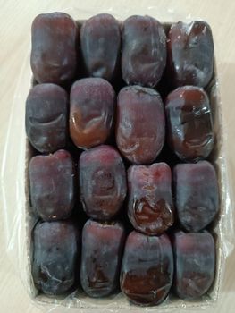 Mazafati Dates from Oghab Namdar Eghtesad Mazafati Dates - Oghab Namdar Eghtesad - Iran