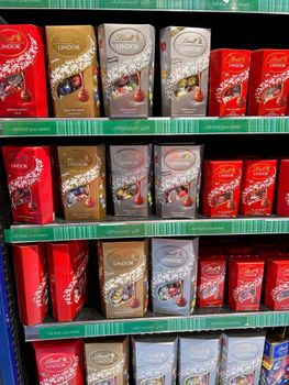 Premium Lindt Chocolate Finest Swiss Taste Rich Smooth Texture Excellent Quality Wholesale Price Gift - PLANETE COMMERCE - France