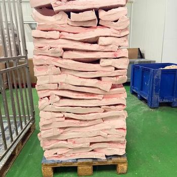 Frozen Iberian pork back fat available from Spain.  Product: • Iberian pork back fat • Rindless • Frozen • Spain origin  Available grades: • 3+ • 4+  Packaging: • Approx. 900 kg per EUR pallet • Industrial bulk packing • Frozen storage and loading  Additional specifications and logistics details upon request. - agroturaspzoo - Poland