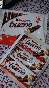 Fast Delivery Kinder Bueno Milk Chocolate Hazelnut Bars 20 Pack Wholesale Supply Fresh Crispy Chocolate Wafer - PLANETE COMMERCE - France