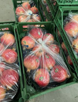 Fresh whole Pomegranates - Skybridge exports - Egypt