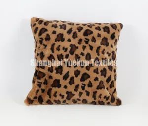 Luxurious Faux Fur Pillows Special Pillow Cover Cushions Custom Pillow Case Car Seat Cushion - Shanghai Yuekun Textiles Co., Ltd. - China