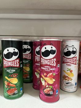Premium Quality Pringles Original Crisps Available in 40g and 165g Tasty Potato Snacks with Fast Delivery and Wholesale - PLANETE COMMERCE - France