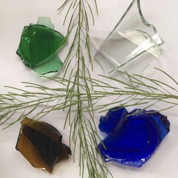 Cullet Glass Chips and Blue Green Clear Glass Crushed Stone Aggregate Chips and Beads for Tiles and Terrazzo Floor Art Craft Use - Qingdao Spring Glass Company Limited - China