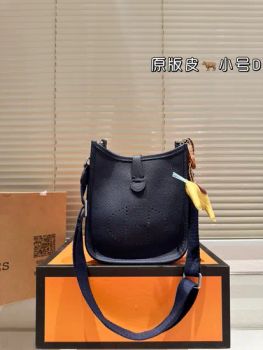 Fashion New Texture Woven Tote Bag Niche Large-Capacity Handheld Shoulder Bag Light Luxury Leisure Hundred Women's Bags - Creative(Xiamen)Import and Export Co., Ltd. - China