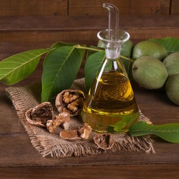 Premium Quality Cold Pressed Walnut Oil Natural Food Grade Cosmetic Grade Bulk Supply with OEM Private Label Service - agroturaspzoo - Poland