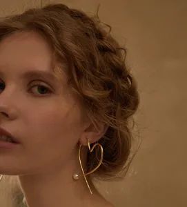 Niche Designer Lasv~Love Contour Pearl Earrings Earrings 2020 New Fashion Accessories - Shenzhen Unicorn International Trading Company Limited - China