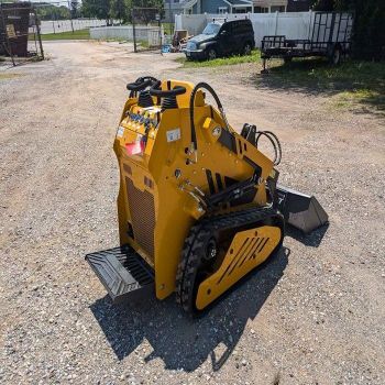 Premium HUAYEE Skid Steer Loader High Performance Compact Construction Machine For Heavy Duty Earthmoving And Material - CPW TRADE LTD - United Kingdom