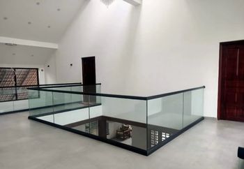 9-14 mm Balcony Glass Railing, For Aluminium Top And Bottom Usage Home/Villa Shape As per design Finish Powder coated Glass Thickness 9-14 - Corinzo - India