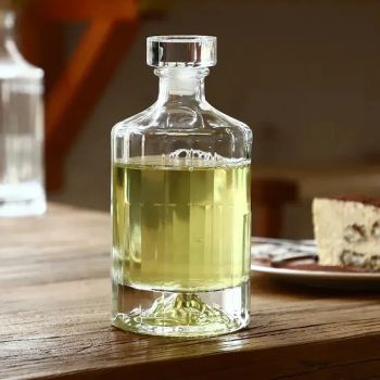 Empty Liquor Spirits Glass Whiskey Bottles 500ml Wine Glass Bottle Mountain Bottles - XIAMEN SHUNSTONE HOMEWARE CO., LTD. - China