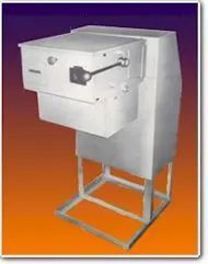 Hand Operated Oil Immersed Auto Transform Starter Case Material Mild Steel Trip Mechanism Push Button Tripping Under Voltage Protection No-volt - Macneill Engineering Limited - India