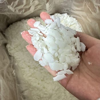 52℃ flake Soy wax for scented candle container candles high fragrance load, low cracking, clean burning. from Shandong Terke new Materials Co.,Ltd 52℃ flake Soy wax for scented candle container candles high fragrance load, low cracking, clean burning. - Shandong Terke new Materials Co.,Ltd - China
