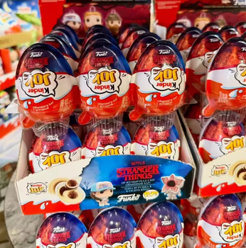 Kinder Joy Chocolate Egg Dessert With Crispy Cocoa Wafer Balls And Colorful Toy Surprise For Children - Carla Pisselli Commercio - Brazil