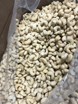 High Grade Food Grade Fresh Edible Cashew Nuts W320 Excellent Quality Plain Raw Kernel Dried Fruits Snacks - PLANETE COMMERCE - France
