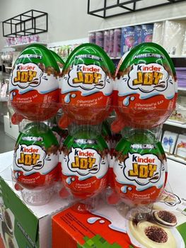 Favorite Kinder Joy Minecraft Chocolate Egg Rich Cream Chocolate With Limited Surprise Toy Premium Selection - PLANETE COMMERCE - France