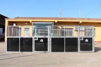 Portable Horse Stable Temporary Galvanised Steel Stall Panels System - Anping County Xiangming Wire Mesh Products Co., Ltd. - China