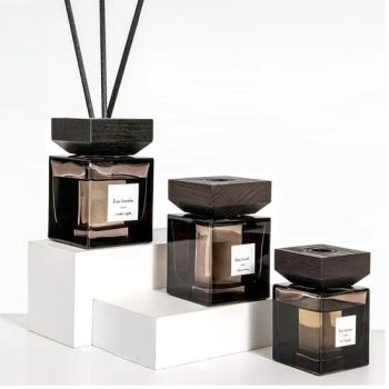 100ml Square Perfume Luxury Air Aroma Reed Diffuser Bottle with Wooden Cap Cap/Lid Material Metal, Plastic or Customized - Xuzhou Crystal Glass Products Co., Ltd. - China